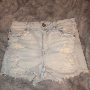 Size 2 American Eagle shorts. Worn twice. Very cute and stretchy.